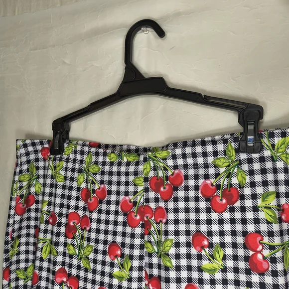 Cherry Print Flared Pants - Picture 4 of 8